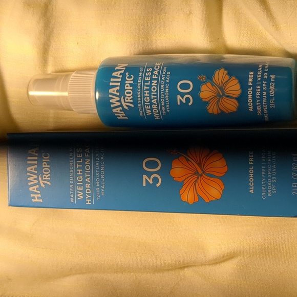 Hawaiian Tropics Weightless Hydration SPF 30 Face/Body - Picture 3 of 5